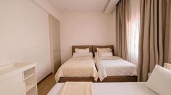 Sixth Avenue (D10), Terrace #581926381